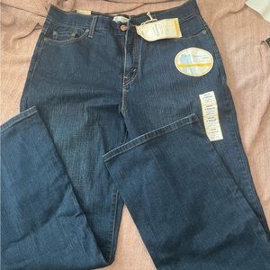 Levi’s perfectly slimming woman’s jeans